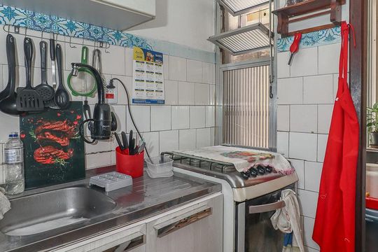 Cozinha de apartamento à venda com 2 quartos, 53m² em Passo D’areia, Porto Alegre