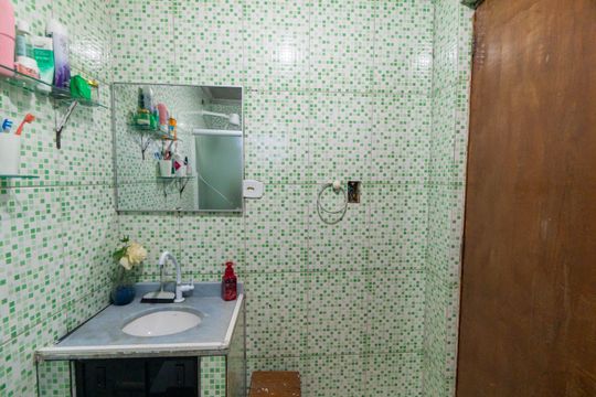 Casa 1 - Banheiro de casa à venda com 4 quartos, 120m² em Vila Fachini, São Paulo