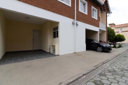 Garagem de casa de condomínio à venda com 3 quartos, 100m² em Vila Pierina, São Paulo