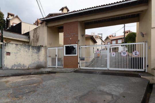 Fachada de casa de condomínio à venda com 3 quartos, 100m² em Vila Pierina, São Paulo