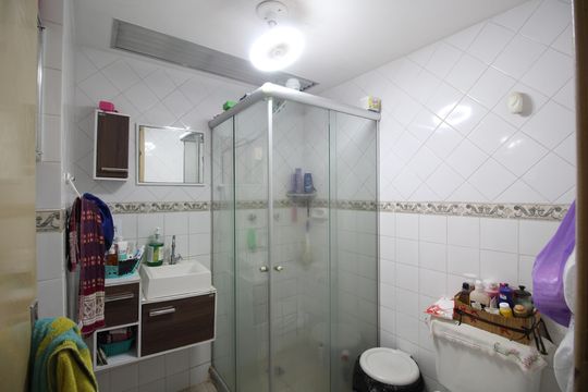 Banheiro de apartamento à venda com 2 quartos, 70m² em Taquara, Rio de Janeiro