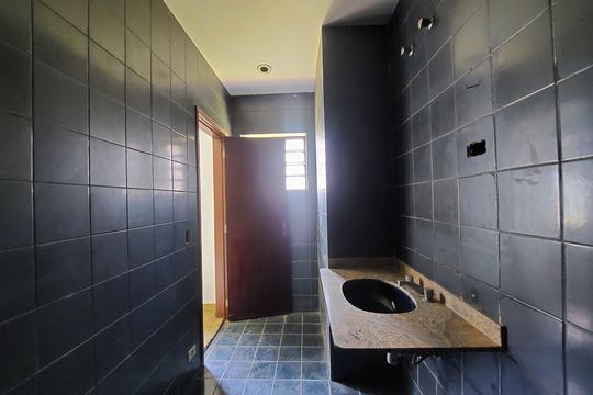 Banheiro Suíte 1 de casa à venda com 4 quartos, 1186m² em Interlagos, São Paulo