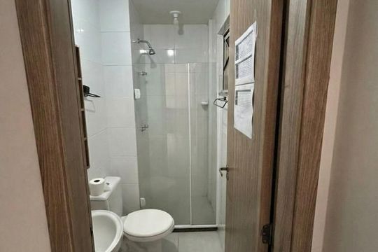 Banheiro de apartamento à venda com 2 quartos, 51m² em Tanque, Rio de Janeiro