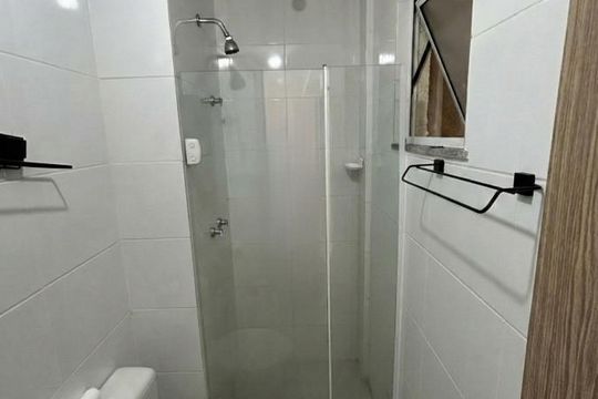 Banheiro de apartamento à venda com 2 quartos, 51m² em Tanque, Rio de Janeiro