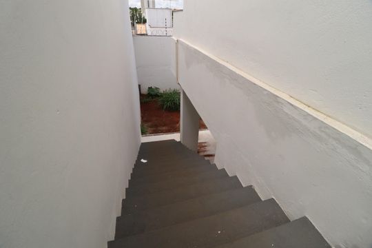 Escadaria de casa para alugar com 3 quartos, 166m² em Jardim Patricia, Uberlândia