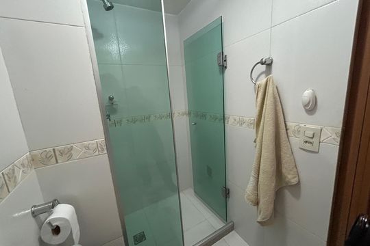 Banheiro de apartamento para alugar com 3 quartos, 81m² em Vila Valqueire, Rio de Janeiro