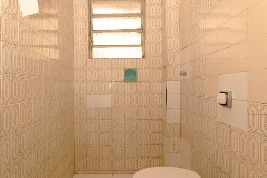 Banheiro de apartamento para alugar com 1 quarto, 48m² em Cidade Baixa, Porto Alegre