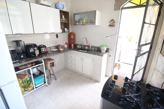 Cozinha de casa à venda com 3 quartos, 360m² em Novo Riacho, Contagem