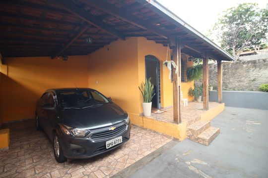 Quintal de casa à venda com 3 quartos, 360m² em Novo Riacho, Contagem