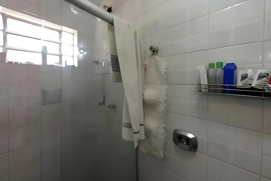 Casa para alugar com 4 quartos, 210m² em Jardim das Acacias, São Paulo