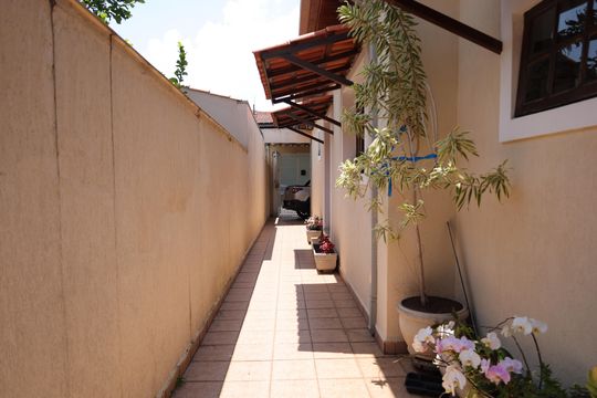 Casa à venda com 2 quartos, 110m² em Vila Campo Grande, São Paulo