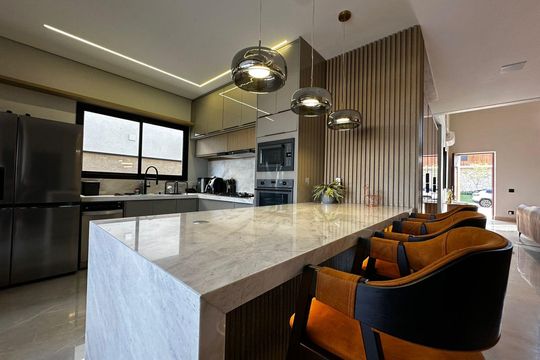 Cozinha de casa de condomínio para alugar com 3 quartos, 420m² em Loteamento Residencial Arborais, Campinas