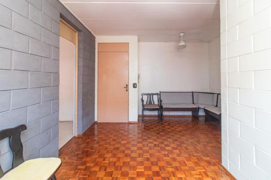 Sala de apartamento à venda com 3 quartos, 70m² em Vila Nova, Porto Alegre