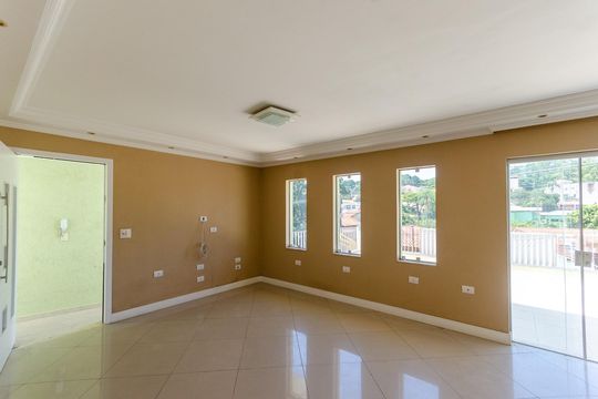 Sala de casa à venda com 3 quartos, 220m² em Vila Pedra Branca, São Paulo