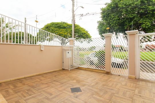 Área externa de casa à venda com 3 quartos, 260m² em Harmonia, Canoas