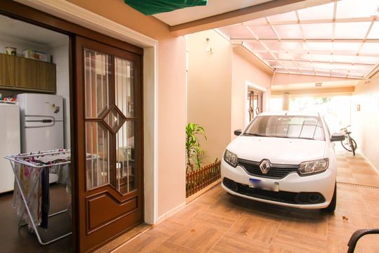 Garagem de casa à venda com 3 quartos, 260m² em Harmonia, Canoas