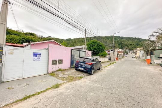 Fachada de casa para alugar com 2 quartos, 150m² em Ingleses Norte, Florianópolis