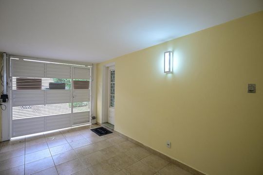Garagem de casa à venda com 2 quartos, 181m² em Jardim Londrina, São Paulo
