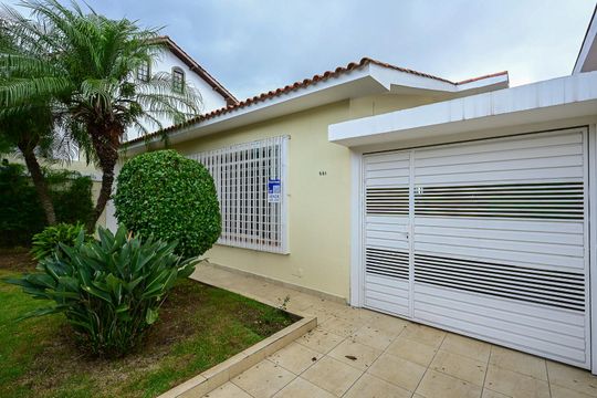 Fachada de casa à venda com 2 quartos, 181m² em Jardim Londrina, São Paulo