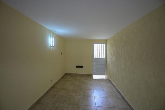 Garagem de casa à venda com 2 quartos, 181m² em Jardim Londrina, São Paulo