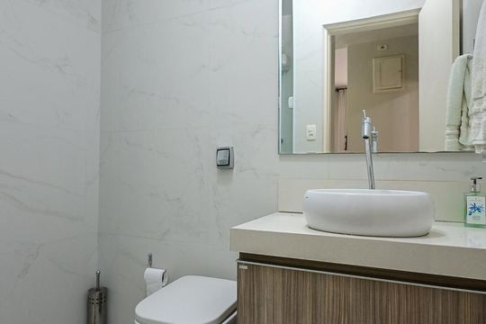 Banheiro de casa à venda com 2 quartos, 181m² em Jardim Londrina, São Paulo