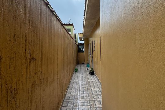 Corredor - Quintal de casa à venda com 3 quartos, 106m² em Condomínio Maracanã, Santo André