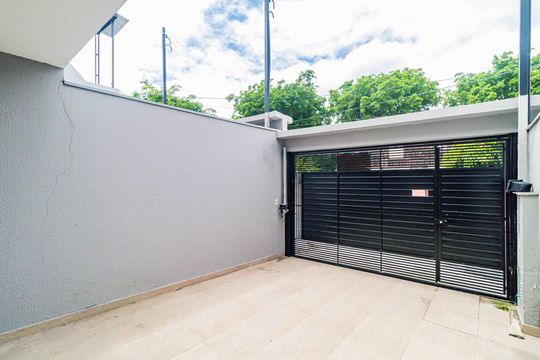 Garagem de casa à venda com 2 quartos, 77m² em Jardim Pinheiros, São Paulo