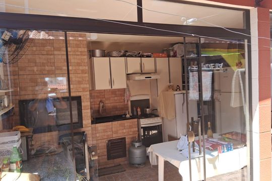 Área externa de casa à venda com 3 quartos, 125m² em Rubem Berta, Porto Alegre
