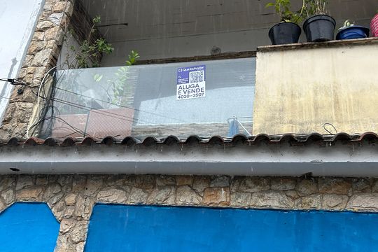 Fachada + plaquinha de casa para alugar com 4 quartos, 198m² em Praça Seca, Rio de Janeiro