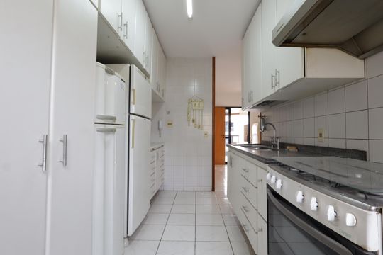 Cozinha de apartamento à venda com 4 quartos, 212m² em Jardim Vitoria Regia, São Paulo