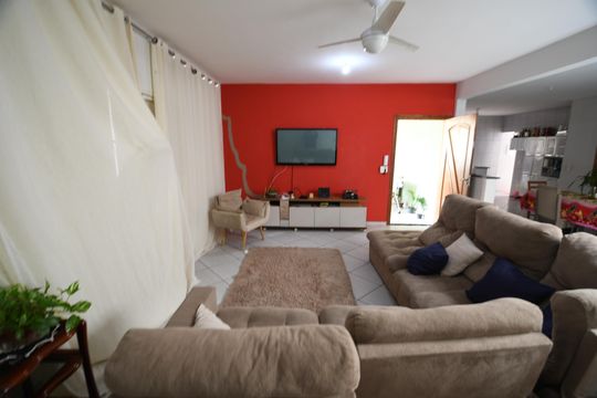 Sala de casa à venda com 2 quartos, 110m² em Parque São Quirino, Campinas