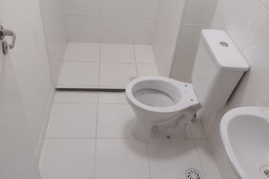 Banheiro de kitnet/studio para alugar com 1 quarto, 25m² em Vila Ema, São Paulo