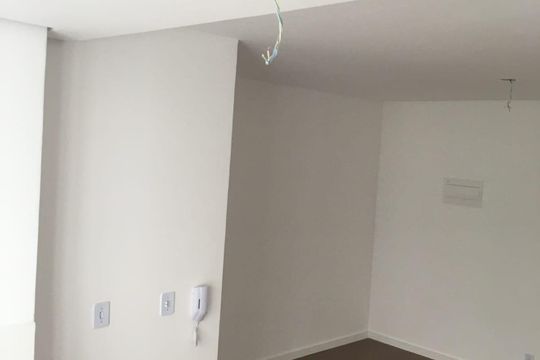Sala / Quarto de kitnet/studio para alugar com 1 quarto, 25m² em Vila Ema, São Paulo