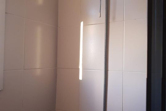 Banheiro de apartamento à venda com 3 quartos, 62m² em Sarandi, Porto Alegre