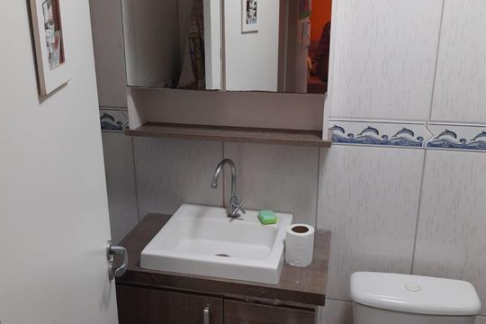 Banheiro de apartamento à venda com 3 quartos, 62m² em Sarandi, Porto Alegre