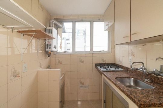 Cozinha  de apartamento à venda com 1 quarto, 30m² em Centro Histórico, Porto Alegre