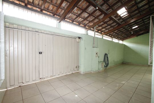 Garagem de casa à venda com 4 quartos, 150m² em João Paulo Ii, Belo Horizonte