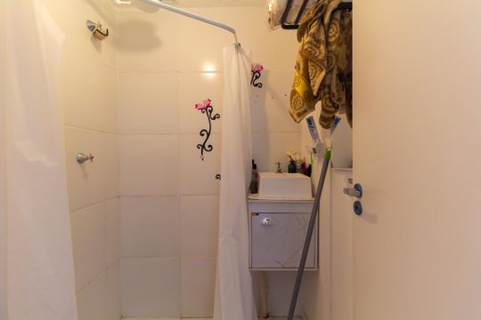 Banheiro de apartamento para alugar com 1 quarto, 18m² em Vila Santa Clara, São Paulo