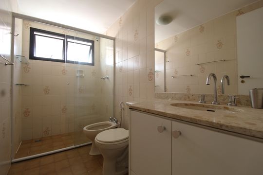 Banheiro de apartamento à venda com 1 quarto, 57m² em Itaim Bibi, São Paulo