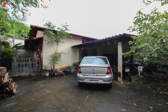 Garagem de casa à venda com 3 quartos, 446m² em Liberdade, Belo Horizonte