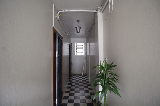Corredor de apartamento à venda com 2 quartos, 60m² em Higienópolis, Porto Alegre