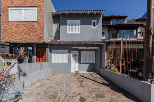 Fachada de casa para alugar com 2 quartos, 94m² em Aberta dos Morros, Porto Alegre