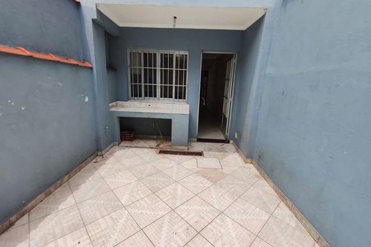 Área externa de casa à venda com 2 quartos, 103m² em Vila Carmosina, São Paulo