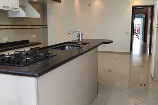 Cozinha de casa à venda com 2 quartos, 103m² em Vila Carmosina, São Paulo