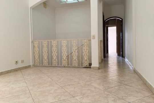 Corredor de casa à venda com 2 quartos, 103m² em Vila Carmosina, São Paulo
