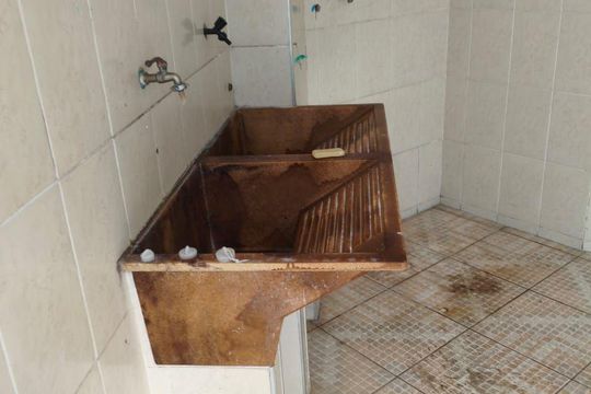 Área de serviço de casa à venda com 2 quartos, 103m² em Vila Carmosina, São Paulo