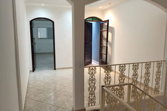 Corredor de casa à venda com 2 quartos, 103m² em Vila Carmosina, São Paulo
