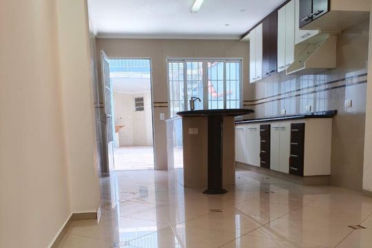 Cozinha de casa à venda com 2 quartos, 103m² em Vila Carmosina, São Paulo
