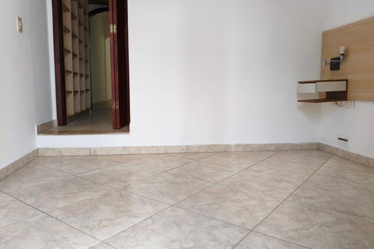 Quarto de casa à venda com 2 quartos, 103m² em Vila Carmosina, São Paulo