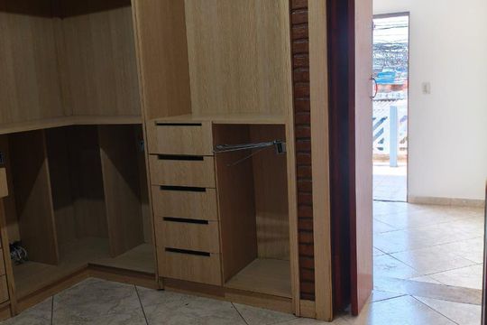 Quarto de casa à venda com 2 quartos, 103m² em Vila Carmosina, São Paulo